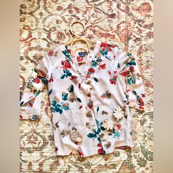 Floral Patterned Van Heusen Blouse - Picture 3 of 7